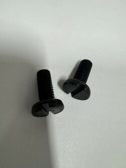 Vis de fixation de lame pour tondeuse &agrave; chevaux
